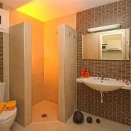 Kristalli Aparthotel 3*